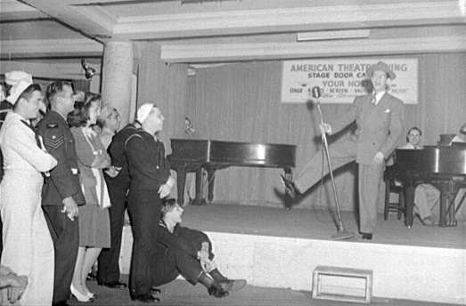 Performers from the Stage Door Canteen of the American Theater Wing War Service(credit: Library of Congress)
