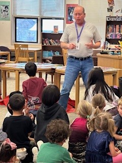 Teacher librarian at David Smith speaks to a Pioneer kindergarten class.