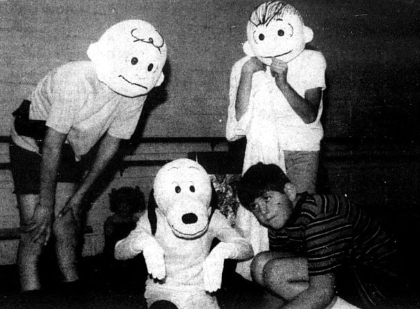 4 children portraying Peanuts characters rehearse a musical.
