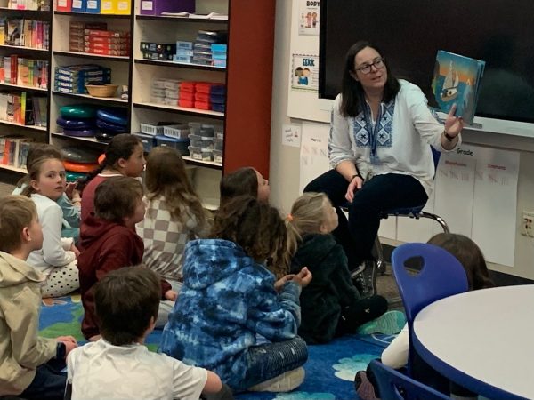 Photo of Strawberry Park Elementary teacher librarian Christine Russell reading aloud to students.